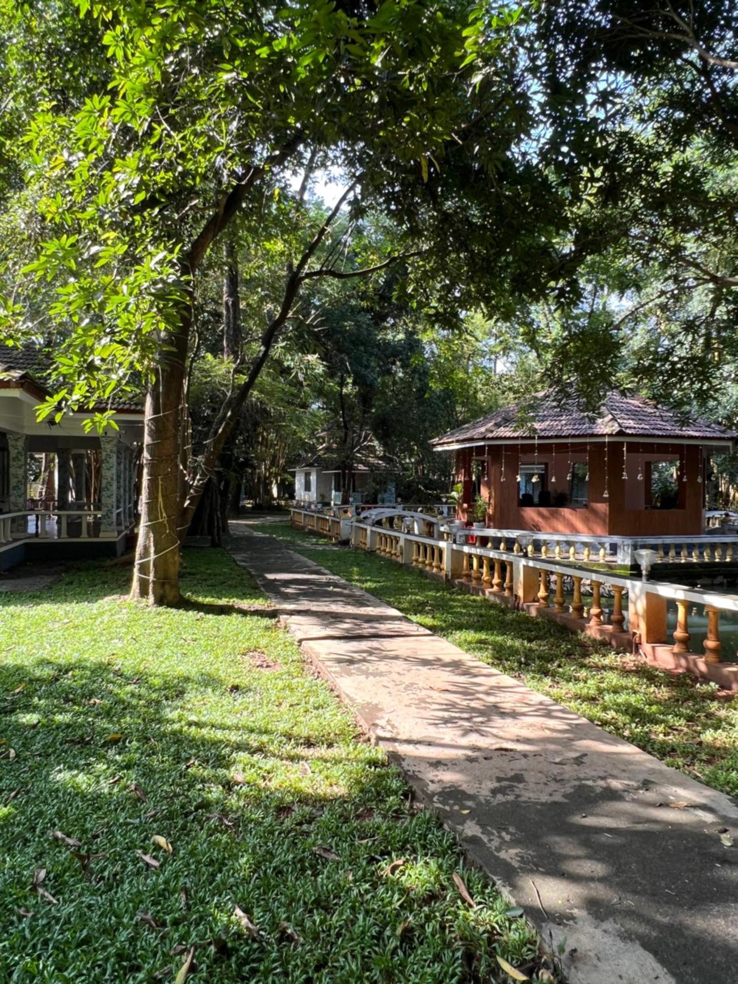 Surya Eco And Wedding Resort Thrissur Eksteriør bilde